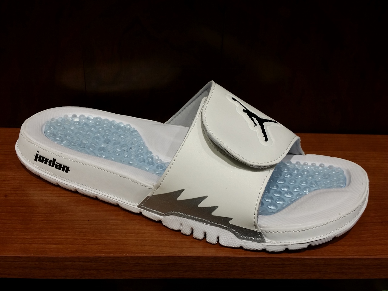 jordan hydro v retro